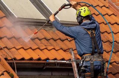 Démoussage et hydrofuge de toiture à Viry
